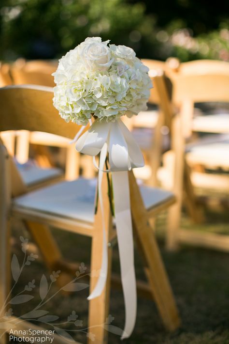 Simple white hydrangea wedding aisle chair floral arrangement. Hydrangea Aisle Decor, Hydrangea Wedding Aisle, White Hydrangea Wedding, Atlanta Botanical Gardens, Pew Flowers, Blue Hydrangea Wedding, Dahlias Wedding, Church Wedding Flowers, Aisle Decorations