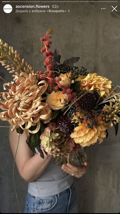 Autumn Bouquet Aesthetic, Autumn Floral Bouquet, Fall Peony Bouquet, Autumn Flowers Aesthetic, Fall Wedding Bouquets November, Fall Flowers Aesthetic, Moody Bridal Bouquet, Chrysanthemum Flower Arrangement, Autumn Flower Arrangements