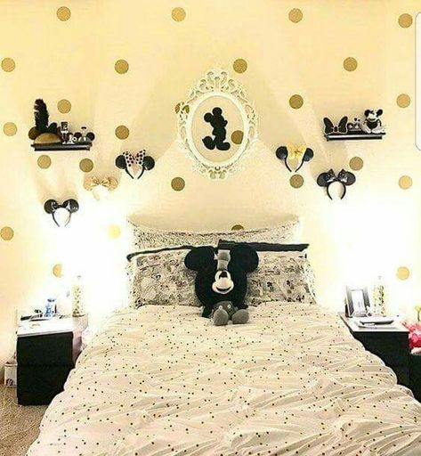 Adult Disney Bedroom, Minnie Mouse Bedroom Decor, Disney Dorm, Disney Themed Bedrooms, Disney Princess Bedroom, Disney House Ideas, Disney Bedroom, Mickey Mouse Bedroom, Disney Themed Rooms