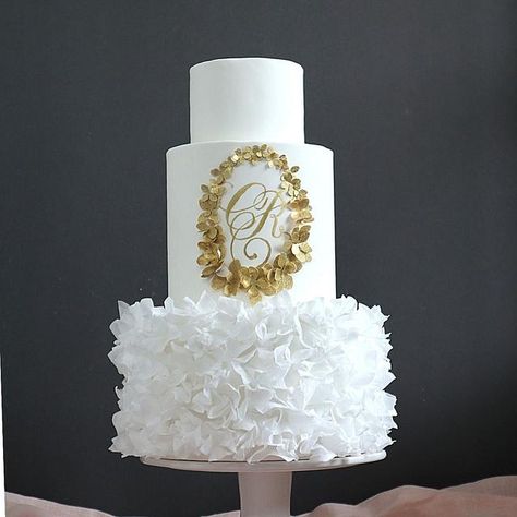 Wafer Paper Tutorial, White And Gold Wedding Cake, Interesting Cakes, Wafer Paper Flowers, Edible Lace, Buttercream Cake Decorating, Wafer Paper Cake, Winter Cake, Ruffle Cake