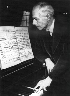 MUSIClassical notes: Bartók - Piano Sonata BB 88 Bela Bartok, Piano Performance, Classical Music Composers, Playing The Piano, Classical Musicians, People Of Interest, Belek, Piano Teacher, Music Composers