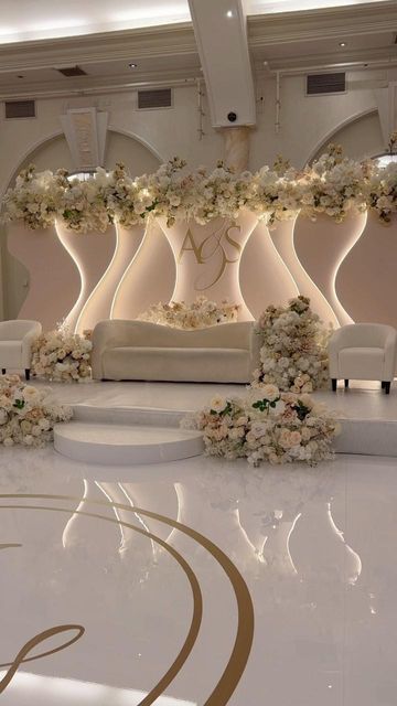 Wedding Decor Stage, Modern Luxe Wedding, Wedding Setup, Afghan Wedding, Wedding Entrance Decor, Stage Decor, Modern Luxe, Stage Decoration, Wedding Event Decor