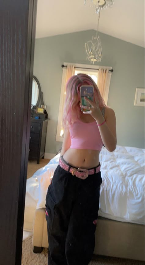 Black Cargos Pink Top, Cute Pink Streetwear Outfits, Y2k School Outfits Pink, Pink Edgy Aesthetic Outfits, Grunge Pink Aesthetic Outfits, Pink Y2k Streetwear, Pink Yk2 Outfits, Black And Pink Aesthetic Clothes, Emo Y2k Outfits Pink