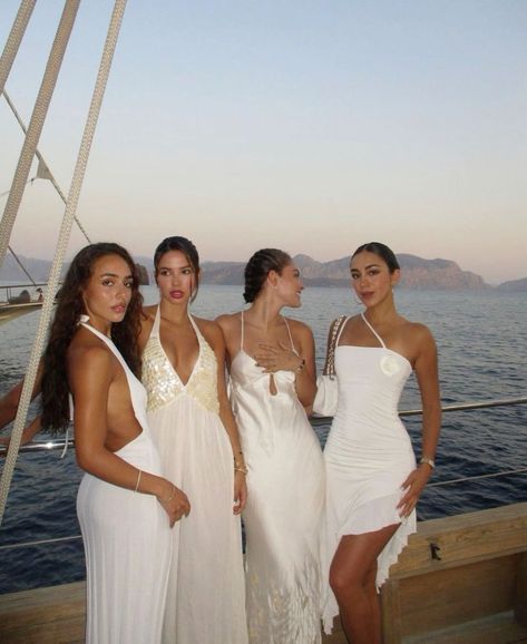 Yacht Party Outfit, Yacht Outfit, Foto Best Friend, Girl Blogger, Makeup Outfit, Yacht Party, Shotting Photo, Euro Summer, Travel Outfit Summer