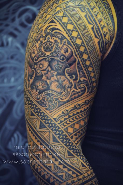 seal of Tonga designed and tattooed by Michael Fatutoa #tattoos #tattooideas #tongantattoo #tatau #samoan #samoantattoos #polynesiantattoos #maoritattoos Tongan Tattoo Sleeve, Tongan Flag, Tongan Tattoo, Tongan Culture, Seal Tattoo, Cuff Tattoo, C Tattoo, Samoan Tattoo, Tattoo For Son