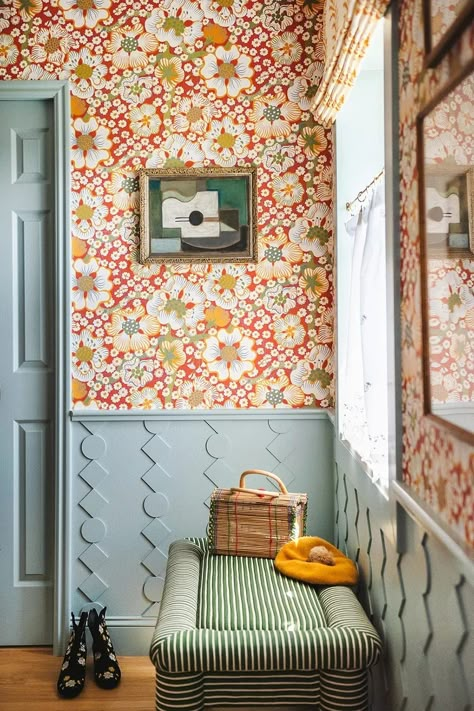 red wallpapered bathroom Textured Wallpaper Accent Wall Kitchen, Parisian Peel And Stick Wallpaper, Two Tone Half Bath, Colorful Baseboards And Trim, Maxamilist Entryway, Master Bed Wallpaper, Small Wallpapered Bathroom, Eclectic Craftsman Home, Decorating Small Townhouse