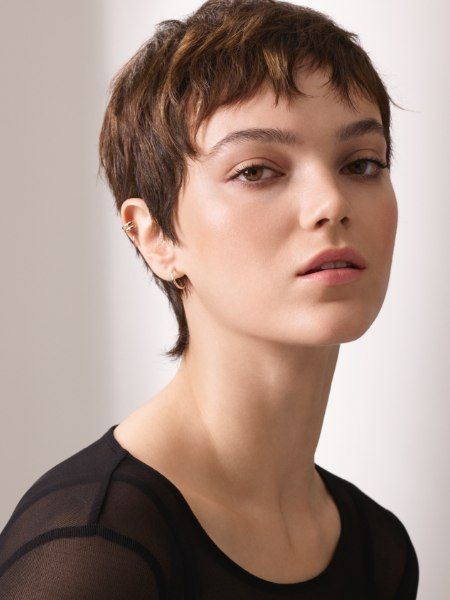 Really Short Hair, Short Brown Hair, Hair Inspiration Short, Very Short Hair, Penteado Cabelo Curto, Short Pixie Haircuts, Short Hair Haircuts, Short Hair Styles Pixie, Messy Hairstyles