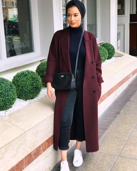 Maroon Coat, Stile Hijab, Milan Fashion Week Street Style, Modern Hijab Fashion, Stylish Hijab, Hijab Fashionista, Hijab Style Casual, Casual Hijab Outfit, Muslim Fashion Hijab