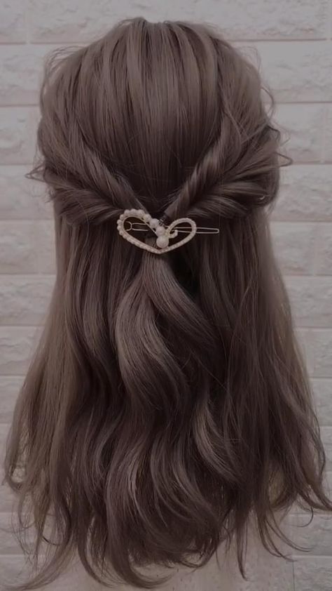 Medium Length Casual Hairstyles, Super Easy Wedding Hairstyles, Medium Length Hairstyle Tutorials, Simple Hairstyles For Medium Hair Half Up, Medium Hair Styling Tutorials, Subtle Eyeshadow For Brown Eyes, Simple Yet Elegant Hairstyles, Simple Hair Ideas For Medium Length Hair, Hairstyles For Length Hair Long Easy