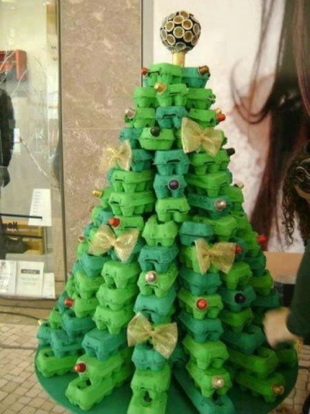 Innovative Christmas Trees Made From Recycled Material – BhaviniOnline.com Recycled Christmas Decorations, Recycled Christmas Tree, Christmas Tree Festival, Christmas Tree Background, Pinterest Crafts, Christmas Decorations For Kids, Creative Christmas Trees, Black Christmas Trees, Christmas Tree Crafts