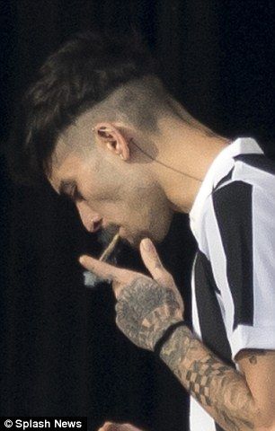 Zayn Malik smokes a cigarette and flashes his tattoos | Daily Mail Online Zayn Malik Ciggerate, One Direction Niall, We'll Be Alright, Hairstyle Hairstyle, Zayn Malik Pics, After Movie, Louis And Harry, Zayn Malik, Fan Fiction