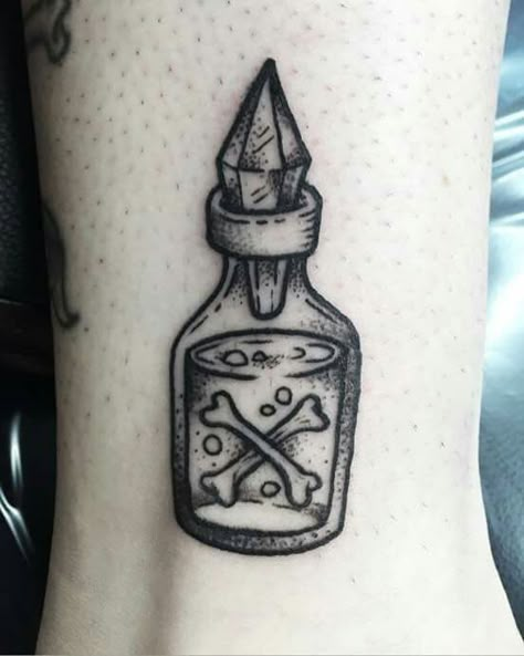 Creep Tattoo, The Craft Tattoo, Vial Tattoo, Poison Bottle Tattoo, D20 Tattoo, Occult Tattoos, Filler Tattoo Designs, Arte Hippy, Pinterest Tattoos