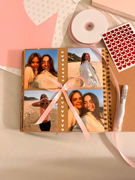 Photo Album Scrapbooking For Mom, Scrapbook Present Ideas, Photo Album Birthday Gift, Friend Photo Album Ideas, Scrapbooking With Friends, Sister Scrapbook Pages, Scrapbook Ideas For Sister Birthday, Best Friend Photo Book Ideas, Friend Scrapbook Cover