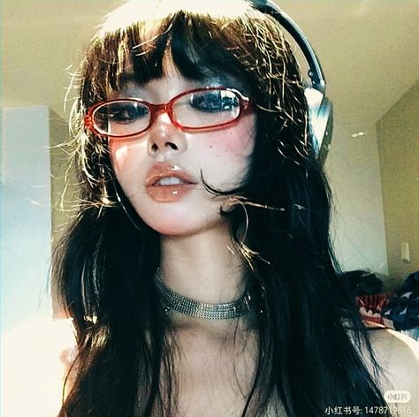 Chica Cool, 일본 패션, Red Glasses, Ethereal Makeup, Girls Art, Trik Fotografi, Hair Reference, Pretty Selfies, Pretty Makeup