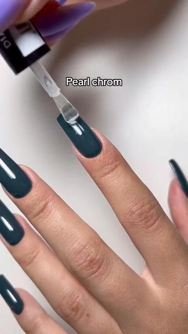 fall nails/beauty/beauty and the beast/beauty and the beast costume/beauty routine tips Nail Polish Brown, Black Chrome Nails, Pearl Chrome, Subtle Nail Art, Feet Nail Design, Diy Salon, Winter Gold, Matte Gel, Chrome Nails Designs