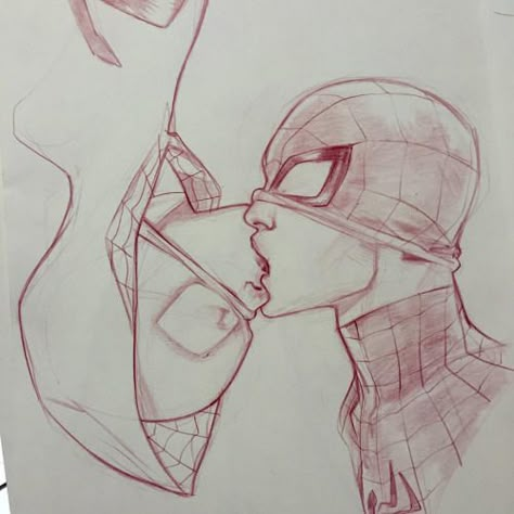 Spider Man And Gwen Drawing, Spidergwen Drawing Sketches, Spiderman Kiss Drawing Reference, Spider Man Kiss Drawing, Spider Man Sketch Pencil, Dc Comics Drawings, Spidergwen Sketch, Spidergwen Drawing, Spider Man Dibujo