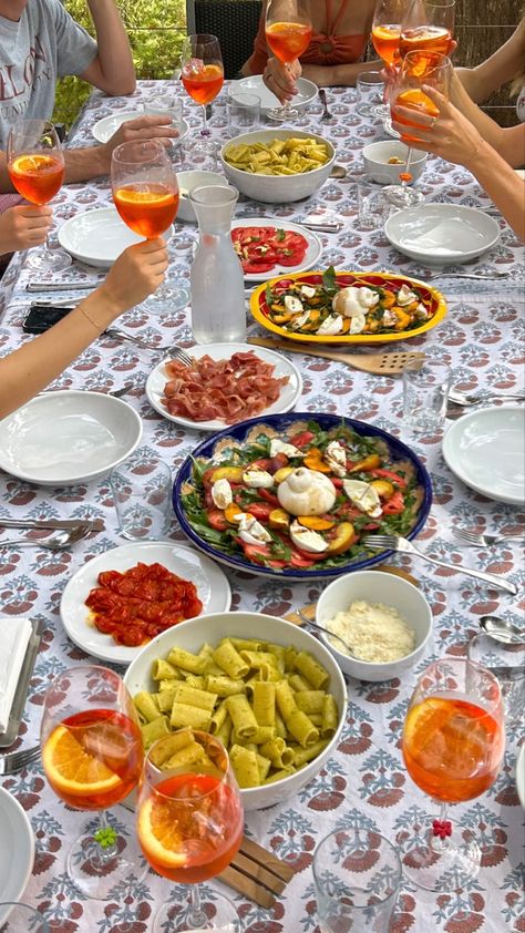 Bridesmaids Dinner Party, Aperol Spritz Hen Party, Aperol Spritz Aesthetic Party, Budget Dinner Party, Aperol Spritz Party, Italian Summer Dinner Party, Aperol Spritz Aesthetic, Spritz Aesthetic, Spritz Party