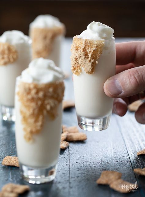 Cinnamon Toast Crunch Shots, Cinnamon Toast Crunch Shot, Unique Cocktail Recipes, Cereal Flavors, Float Recipes, Pudding Shots, Fruit Crumble, Crunch Cereal, Cinnamon Toast Crunch