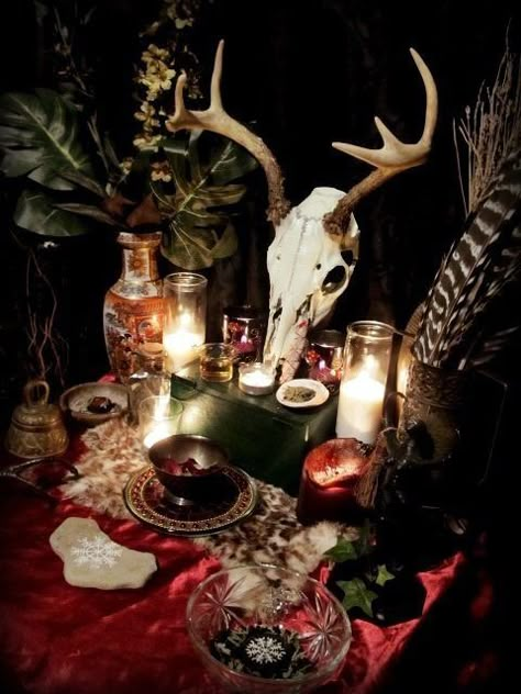 Yule Altar wiccankitten tumblr Witch Pentagram, Witchy Room, Baba Jaga, Wiccan Decor, Witches Altar, Pagan Altar, Witching Hour, Season Of The Witch, Witch Aesthetic