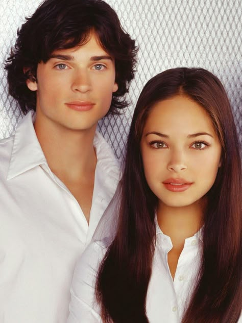 Clana - their children would have been ridiculously gorgeous Kristen Kreuk And Tom Welling, Kristin Kreuk Tom Welling, Lana Smallville, Kristin Kreuk Smallville, Smallville Clark Kent, Tom Welling Smallville, Kristen Kreuk, Brown Hair Inspiration, Lana Lang