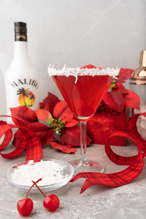 Alcoholic Drinks With Cranberry Juice Coconut Rum, Coconut Rum Holiday Drink, Santa’s Hat Cocktail, Christmas Welcome Drinks, Winter Drinks Alcoholic, Fun Christmas Cocktails, Cocktails With Malibu Rum, Easy Holiday Drinks, Malibu Rum Drinks