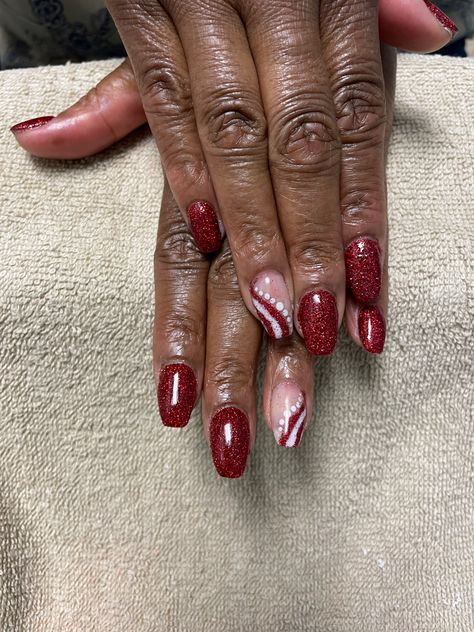 White And Red Christmas Nails Short, Red White And Silver Nails, Glitter Winter Nails, Red And White Nails, Nail Artwork, Nail Art Designs Images, Red Christmas Nails, Holiday Nail, Rain Rain