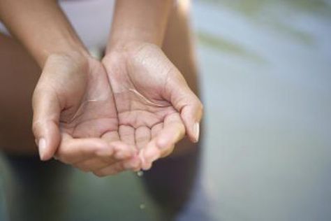 Hands Holding Water, Koi Aquarium, Goldfish In A Bowl, Water Reference, Aqua Culture, Cupped Hands, Water Drawing, Beauty Spot, Hand Reference