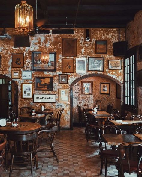 New Orleans Bars, Restaurant Vintage, Coin Café, Pub Interior, Italian Cafe, Bookstore Cafe, Pub Design, Jazz Bar, Coffee Shop Aesthetic