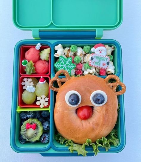 Bagel Bento Box Ideas, Fun Christmas Lunches For Kids, Christmas Packed Lunch, Christmas Packed Lunch For Kids, Christmas Lunch Box Ideas, Thanksgiving Lunch Ideas For Kids, Christmas Lunchbox Ideas, Kids Christmas Lunch, Christmas School Lunch