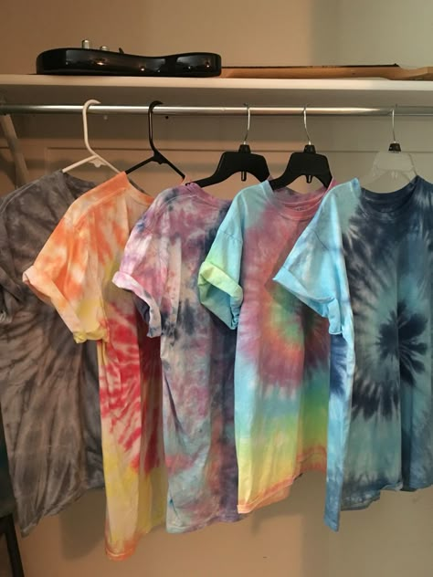 I am your tie dye goals. @nadrazcar Soft Tie Dye, Tie Dye Shirt Aesthetic, Tye Dye Shirts Outfits, Tie Died Outfits, Tie Dye Inspiration, Tye Dye Ideas, Tie Dye Aesthetic, Tie Dye Ideas, Tie Dye Shirts Patterns