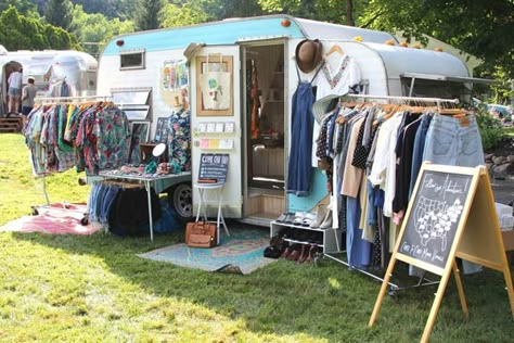 Camper Mobile Boutique, Thrift Store Trailer, Portable Boutique Trailer, Mobile Vintage Shop, Vintage Clothes Pop Up Shop, Mobile Antique Shop, Pop Up Vintage Shop Display Ideas, Boutique Truck Ideas Mobile Shop, Store On Wheels Mobile Boutique