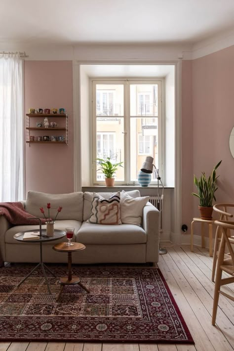 Green And Pink Cushions Living Room, Living Room Dusty Pink, Small Scandinavian Living Room, Danish Living Room, Farrow And Ball Living Room, Pink Living Room Decor, Cottage Decor Living Room, Paint Inspo, Scandinavian Apartment