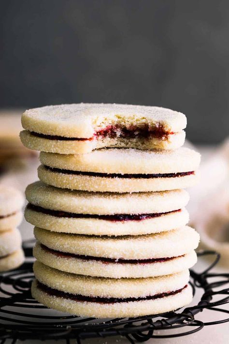 Raspberry Sandwich Cookies, Raspberry Sandwich, Christmas Sandwiches, Almond Sugar Cookies, Cookie Sandwich Recipes, Raspberry Cookies, Raspberry Almond, Sandwich Fillings, Raspberry Filling