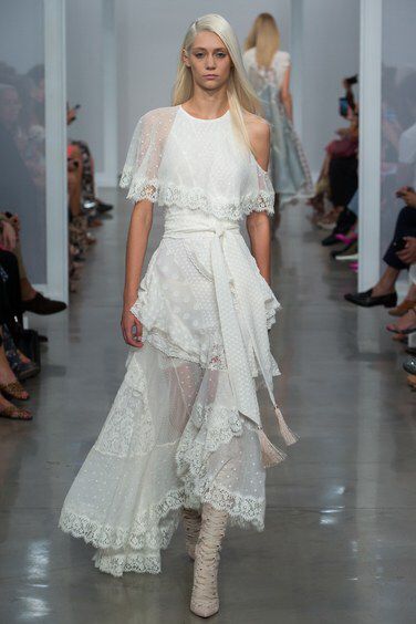 Zimmermann Spring 2017 Ready-to-Wear Fashion Show Collection Alternative Wedding Dresses, Summer Fashion Trends, Fashion 2017, Spring 2017, Denim Outfit, White Fashion, New York Fashion Week, New York Fashion, Denim Fashion