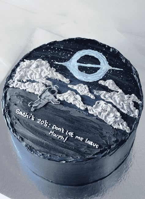 Black Hole Themed Cake, Birthday Cake Galaxy Theme, Interstellar Birthday Cake, Nasa Cake Ideas, Black Hole Cake Ideas, Saturn Cake Ideas, Space Cake Aesthetic, Interstellar Birthday Party, Astronomy Birthday Cake