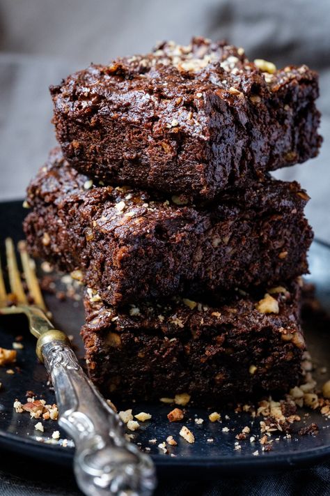 Extra Dark Avocado Hazelnut Brownies - Creative in My Kitchen Keto Avocado Brownies, Gundry Diet, Gundry Recipes, Hazelnut Brownies, Sugar Free Nutella, Lectin Free Foods, Lectin Free Diet, Dr Gundry, Avocado Brownies