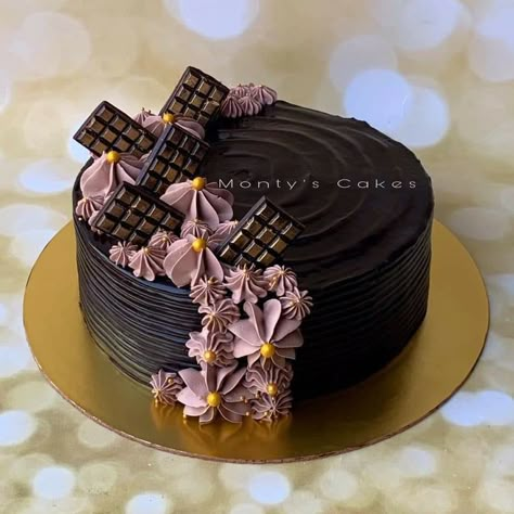 Simple Chocolate Truffle Cake Design, Blackforest Cake Decoration Ideas, Blackforest Cake Designs, Cake Ideas Engagement, Truffle Cake Designs, Truffle Cake Decoration, Cat Cupcake Cake, Simple Chocolate Cake Design, Chocolate Truffle Cake Designs