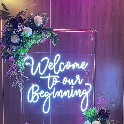 KM Event Styling & Florals Bradford on Instagram: "Neon welcome signage detailed with florals and maroon accents 🥀✨ . . . . . . . . . . #weddingsign #weddingsignage #weddingstationery #welcomesignage #welcomesign #neonsignage #floralarrangements #pakistaniwedding #walima #baraat #eventdecor #weddinginspo" Neon Welcome Sign, Welcome Boards, Event Sign, Neon Wedding, Art Event, Pakistani Wedding, Wedding Signage, Wedding Lights, Event Styling