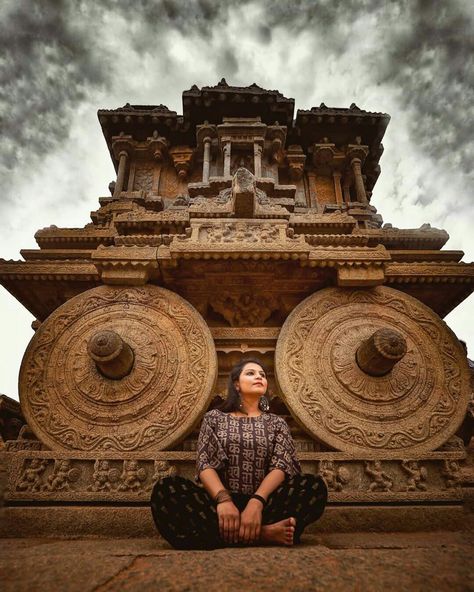 Travel Pose, Easy Photography Ideas, Temple Photography, Travel Pictures Poses, Hampi, Travel Photography Inspiration, Indian Photography, Couple Photoshoot Poses, Best Photo Poses