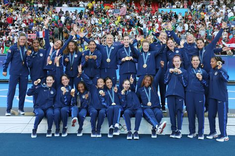 The US Women's National Team (USWNT) celebrated a triumphant return to Olympic glory, winning their first gold medal in 12 years at the Paris Olympics! A stellar 57th-minute goal by Mallory Swanson secured a 1-0 victory over Brazil, marking the team's fifth Olympic gold medal. Throughout the tournament, the USWNT showcased remarkable resilience, achieving shutouts in every knockout round. New mana • Published Mon, 12 Aug 2024 18:19:18 +0000 • Via Just Women's Sports Mallory Swanson, Alyssa Naeher, Trinity Rodman, Sydney Mclaughlin, Usa World Cup, Olympic Gold Medal, Olympic Basketball, Olympic Gold Medals, Paris Olympics