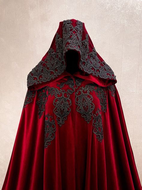 Halloween Costumes Viking, Viking Cloak, Witchy Clothing, Red Cape, Hooded Cloak, Fantasy Clothing, Cool Costumes, Character Outfits, Dream Clothes