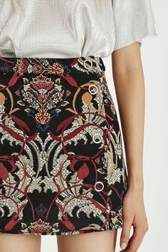 Tapestry Skirt, Edgy Boots, Nice Fashion, Jacquard Skirt, Looks Street Style, Plain Tops, Mode Inspo, Looks Style, New Season