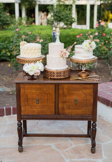 Dresser Cake Table Wedding, Cake Stand Wedding Gold, Vintage Cake Table, Wedding Cakes Display, Vintage Cake Stands Wedding, Gold Cake Stand Wedding, Wedding Cakes Table, 3 Cakes Display, Cake Stands