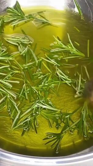 Rosemary Castor Oil Hair Growth Recipe, Rosemary And Clove Water For Hair Growth, Diy Rosemary Oil For Hair, Rosemary Hair Growth Oil, Rosemary Oil Hair Growth, Rosemary For Hair Growth, Onion Hair Growth, Diy Hair Growth Oil, Rosemary For Hair