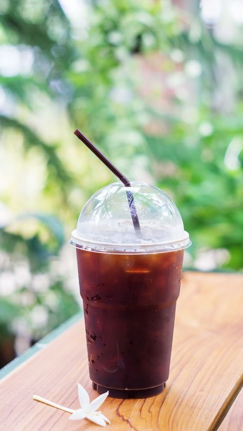 Americano Iced Coffee, Iced Americano Aesthetic, Ice Americano Coffee, Silog Meals, Iced Black Coffee, Fresh Drinks Summer, Iced Americano, Coffee Ingredients, Perfect Summer Drink