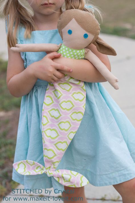 Sew a mermaid tail for any size doll! Tails Doll, Diy Rag Dolls, Doll Making Patterns, Fabric Fish, Handmade Mermaid, Mermaid Dolls, Doll Sewing Patterns, Sewing Dolls, Child Doll