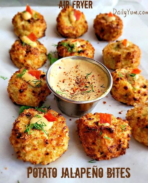 These crispy potato balls with mashed potatoes, Jalapenos and cheese make an easy appetizer, and a fab way to use leftover mashed potatoes.😋 They were a HUGE hit at my gameday party this past Sunday. Jalapeno Balls, Mashed Potatoes From Scratch, Jalapeno Bites, Jalapeno Popper Bites, Air Fryer Potato, Mashed Potato Balls, Homemade Chipotle, Stuffed Potato Balls, Potato Bites