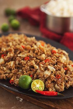 Sisig - who can resists sisig? Sisig Recipe Philippines, Pork Sisig Recipe, Yummy Pork Recipes, Sisig Recipe, Pork Sisig, Philippine Cuisine, Minced Pork, Philippines Food, Japanese Street Food