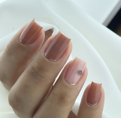 Nude Glitter Ombre Nails, Ombre Square Nails, Modern Manicure, Elegant Touch Nails, Instagram Visual, Ombre Nails Glitter, Square Nail Designs, Artist Illustration, Glitter Ombre