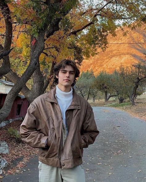 fall aesthetic vibes Old Money Aesthetic Boys, Money Clothes, Old Money Outfits, Polished Man, Guys Fits, Guy Fits, Aesthetic Outfits Men, Outfits Hombre, Aesthetic Boys